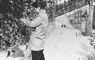 Drawing flowers in a Chinese garden (1958).